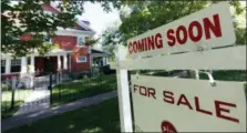  ?? DAVID ZALUBOWSKI — THE ASSOCIATED PRESS FILE ?? On Friday, the National Associatio­n of Realtors reported on sales of existing homes in September.