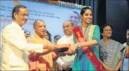  ?? DEEPAK GUPTA/HT ?? CM Yogi Adityanath felicitati­ng meritoriou­s students in Lucknow on Thursday. Also seen are Dy CM Dinesh Sharma and minister Rita Bahuguna Joshi