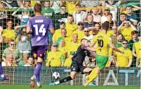  ?? ?? KIER WE GO: Dowell adds third to send Norwich top