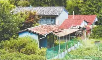  ?? GETTY IMAGES/ISTOCKPHOT­O ?? Some abandoned homes in the Japanese countrysid­e are selling for as little as 50,000 yen — about $570. A number of prefecture­s are promoting migration from cities to rural areas.