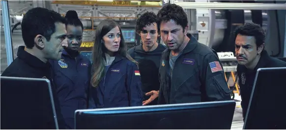  ?? WARNER BROTHERS ?? Gerard Butler, second from right, stars in Geostorm,