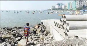  ?? INDRANIL MUKHERJEE/AFP ?? An Indian child from the Koli community walks on the shore in Mumbai on January 4. The decision to build the world’s tallest statue on Mumbai’s shores has left the city divided.