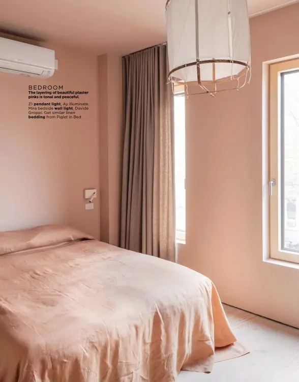  ?? ?? BEDROOM
The layering of beautiful plaster pinks is tonal and peaceful.
Z1 pendant light, Ay Illuminate. Mira bedside wall light, Davide Groppi. Get similar linen bedding from Piglet in Bed