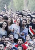  ?? Foto:AFP/Beshara ?? Public Viewing: Syrische Fans im AlJalaa-Stadion Damaskus