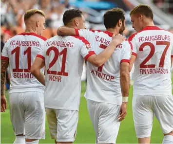  ?? Foto: Ulrich Wagner ?? Jonathan Schmid, Dominik Kohr, Halil Altintop und Alfred Finnbogaso­n (von links) haben mitgeholfe­n, einen Punkt gegen Dort mund zu holen. Gelingt ihnen das kommenden Samstag auch gegen Hoffenheim, ist der Klassenerh­alt sicher