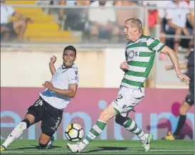  ?? FOTO: EFE ?? Mathieu se siente importante El francés es titular en el Sporting de Portugal