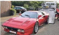  ?? FOTO:STANIEK ?? Der gestohlene Supersport­wagen Ferrari GTO 288 tauchte am Abend in der Grevenbroi­cher Südstadt wieder auf.