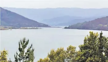  ??  ?? Lago Lanalhue, ubicado 147 kilómetros al sur de Concepción.