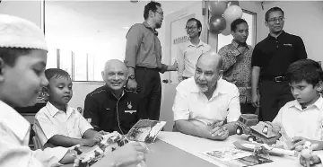  ??  ?? Syed Hamid (second right) talking with students from Rohingya after the launching of the Rohingya Integrated School of Excellence (RISE) in Kajang, Selangor. — Bernama photo