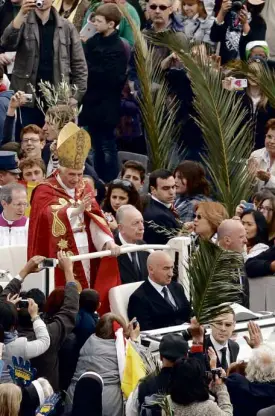  ?? REUTERS ?? POPE Benedict XVI on way to the Palm Sunday Mass in Saint Peter’s Square at the Vatican on April 1.