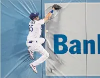  ?? JAE HONG THE ASSOCIATED PRESS ?? Dodgers outfielder Cody Bellinger can't catch a ball off the wall by Travis Shaw of the Brewers in the sixth inning Monday night.