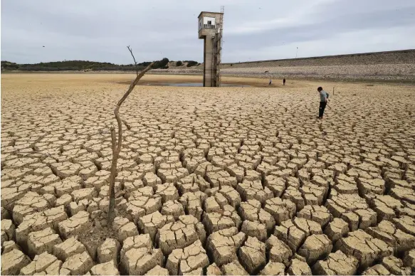  ?? EPA ?? The Chiba dam in Tunisia’s Nabeul governorat­e after rising temperatur­es and no rain. A study has called for action at Cop28 to avert climate catastroph­e