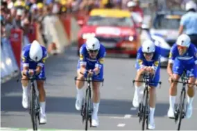  ?? FOTO BELGA ?? Quick.Step finisht met vier renners. “We vielen veel te snel terug tot vier”, besefte Yves Lampaert.