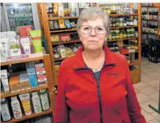  ?? FOTO: BECKERBRED­EL ?? Doris Rebeck vom Geschäft „Natürlich, Naturkost und mehr“sucht jemanden, der ihren Laden auf dem Rodenhof weiterführ­t.