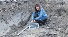  ?? FOTO: JULIA BAUMANN ?? Die Archäologi­n Elisabeth Faulstich-Schilling hat in Lindau einen Sensations­fund gemacht.