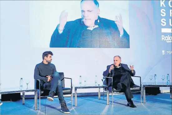  ?? FERNANDO ALVARADO / EFE ?? Gerard Piqué y Javier Tebas. El defensa del Barcelona y el presidente de la Liga participar­on en Madrid en un panel sobre el deporte en el 2030