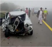  ?? Photo courtesy: Twitter/Dubai Police ?? Poor visibility due to fog caused the accident on Emirates Road on Thursday morning. —