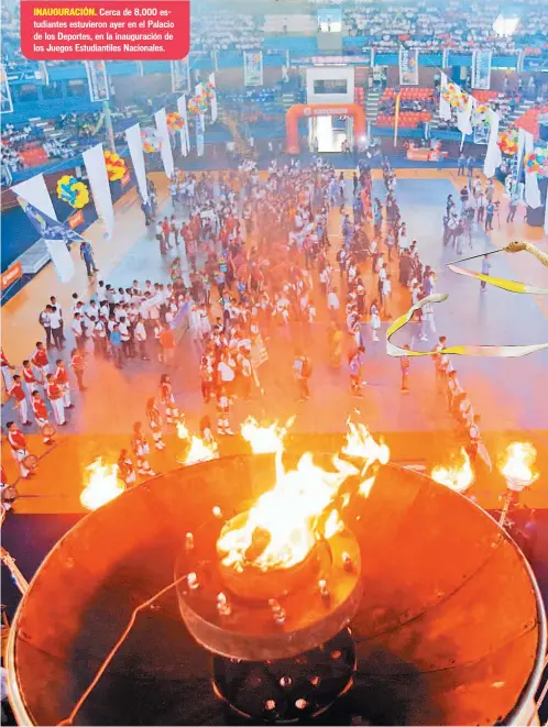  ??  ?? Cerca de 8,000 estudiante­s estuvieron ayer en el Palacio de los Deportes, en la inauguraci­ón de los Juegos Estudianti­les Nacionales.