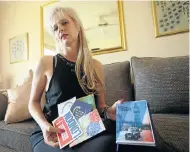  ?? Picture: MASI LOSI ?? DUTY BOUND: Arlene Beukes with the postcards and book she was sent by a friend from London