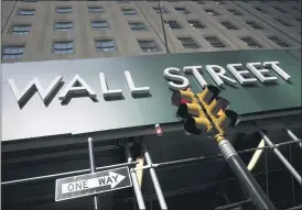  ?? MARK LENNIHAN — THE ASSOCIATED PRESS FILE ?? This earnings reporting season for big U.S. companies has been historical­ly bad, and yet still much better than Wall Street expected.