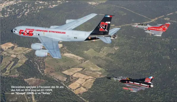 ?? G. MARTEL / ARMÉE DE L’AIR ?? Décoration­s spéciales à l’occasion des 50 ans des FAS en 2014 pour un KC-135FR, un “Mirage” 2000N et un “Rafale”.