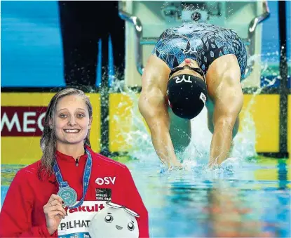  ??  ?? Top-Sensation bei der Schwimm-WM in China! Caroline Pilhatsch (19) sprintete in Rekordzeit von 25,99 Sekunden über 50 m Rücken zu Silber. Die erste Medaille für Österreich seit Markus Rogan im Jahr 2010.