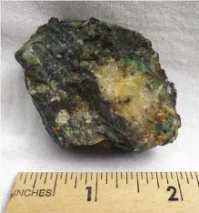  ??  ?? The copper mineraliza­tion in the area appears to consist of copper sulfides in quartz with oxidation products such as malachite.