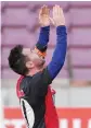  ??  ?? Barca's Lionel Messi celebrates after scoring against Osasuna