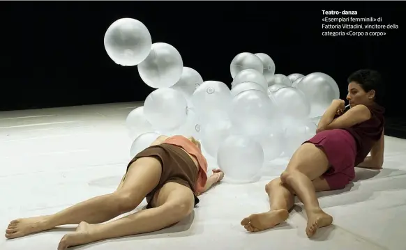  ??  ?? Teatro-danza «Esemplari femminili» di Fattoria Vittadini, vincitore della categoria «Corpo a corpo»
