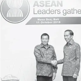  ?? (Presidenti­al photo) ?? PRESIDENT Duterte is welcomed by Indonesian President Joko Widodo upon his arrival for the Associatio­n of Southeast Asian Nations Leaders' Gathering at the Sofitel Bali Nusa Dua in Bali, Indonesia.