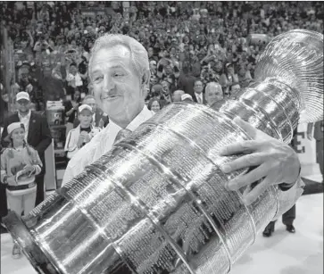  ?? Dave Sandford Getty Images ?? DARRYL SUTTER directed the Kings to Stanley Cup championsh­ip titles in 2012 and 2014 as their head coach. He parted ways with the Kings in 2017 and is now an advisor with the Southern California rival Ducks.