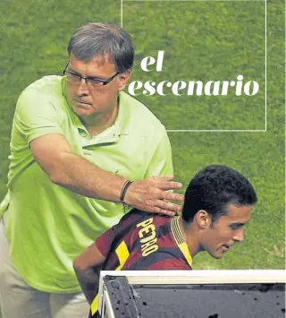  ?? ap ?? El Tata Martino felicita a Pedro, autor de tres goles