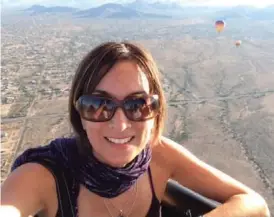  ?? MIRIAM PORTER ?? Miriam Porter snaps the ultimate selfie during a hot-air balloon ride above Phoenix.