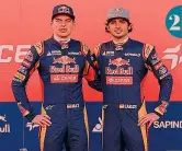  ?? GETTY IMAGES ?? 2 1) Max Verstappen (a sinistra) e Carlos Sainz nella conferenza stampa dell’ultimo
GP del Bahrain 2) I due piloti nel 2015, compagni nella Toro Rosso