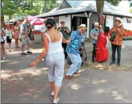  ?? LAUREN HALLIGAN — LHALLIGAN@DIGITALFIR­STMEDIA.COM ?? Dancers show off some moves to the live music on Labor Day 2018at Saratoga Race Course in Saratoga Springs.