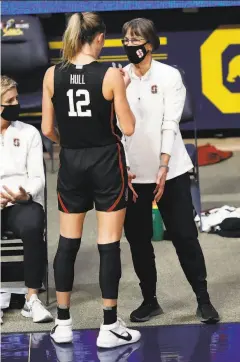  ?? Scott Strazzante / The Chronicle ?? Stanford’s Lexie Hull listens to head coach Tara VanDerveer, whose words on virus safety might be helpful to the governor of Texas.