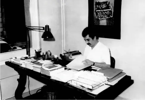  ?? (AFP/Getty) ?? Gabrie l Garcia Marquez writing ‘The Autumn of the Patriarch’ in 1970