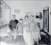  ?? MARIO DE BIASI VIA GETTY IMAGES ?? A fit subject for Mannu Bhandari: A middle-class family in Varanasi, 1965