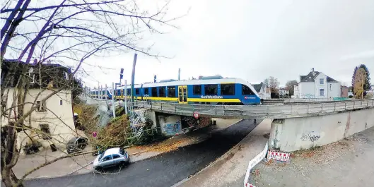  ?? BILD: Torsten von Reeken ?? Die Bahn wird die Brücke über die Ziegelhofs­traße erneuern.