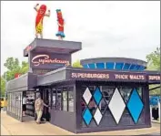  ?? Jeremy Kohler ?? SUPERDAWG serves all-beef hot dogs and is one of the oldest drive-in restaurant­s in the nation.