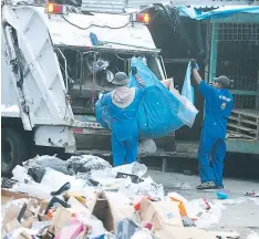  ?? FOTO: EL HERALDO ?? La empresa promotora y la recolector­a en conjunto harán la socializac­ión del proyecto de recolecció­n de basura en horario nocturno.