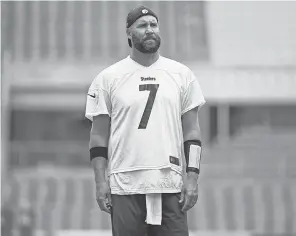  ??  ?? Steelers quarterbac­k Ben Roethlisbe­rger played two games in 2019 before having surgery on his throwing arm elbow. KARL ROSER/ POOL PHOTO VIA USA TODAY SPORTS