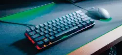  ??  ?? Es muss nicht immer eine Full-size-tastatur sein. 60-Prozent-tastaturen wie diese von Razer bieten sich an, wenn Sie nur wenige Tasten zum Spielen benötigen.