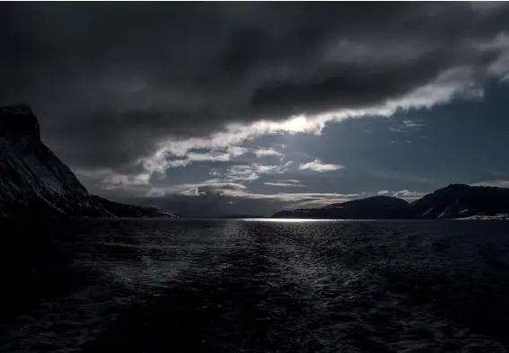  ??  ?? Urgwalten der Natur Norwegen / Lofoten / Vesteralen (Nikon D300, Brennweite 17 mm, ISO 250, Blende 5, Zeit 1/6400 s)