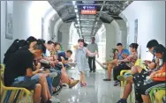  ?? CUI XIAO / FOR CHINA DAILY ?? People stay cool in an air-raid shelter in Nanjing, Jiangsu province, on Saturday.