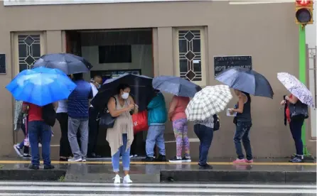  ?? RAFAEL PACHECO ?? El Hospital San Juan de Dios es uno de los que anunció nuevas medidas, entre estas, presentars­e 20 minutos antes de la cita para evitar aglomeraci­ones.