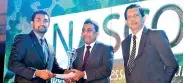  ??  ?? Winning Gold as Territory Manager, CDB’S Lalith Peiris accepts his award at the NASCO Awards 2017