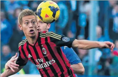  ??  ?? PRETENDIDO. Keisuke Honda termina contrato con el Milán y busca destino.