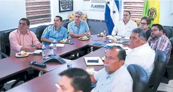  ??  ?? AVANCE. La primera reunión se realizó en la alcaldía de San Pedro Sula.