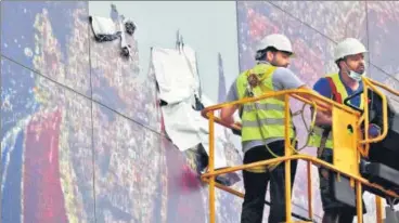  ??  ?? A mural of Lionel Messi is being taken down at Camp Nou in Barcelona on Tuesday.